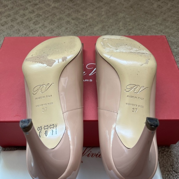 Roger Vivier Beige Patent Leather Trompette Pumps - Picture 8 of 10